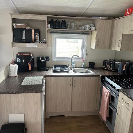 Angie'S Caravan At Seawick Hotel Saint Osyth Ngoại thất bức ảnh